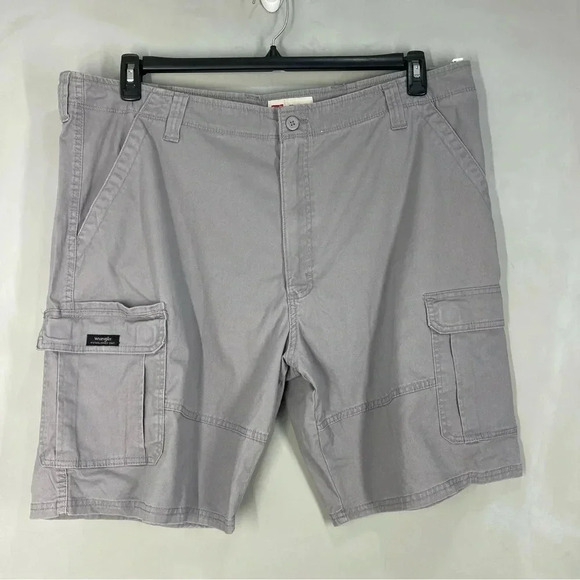 Wrangler Relax Fit Cargo Grey Shorts Men size 42 - Picture 1 of 10